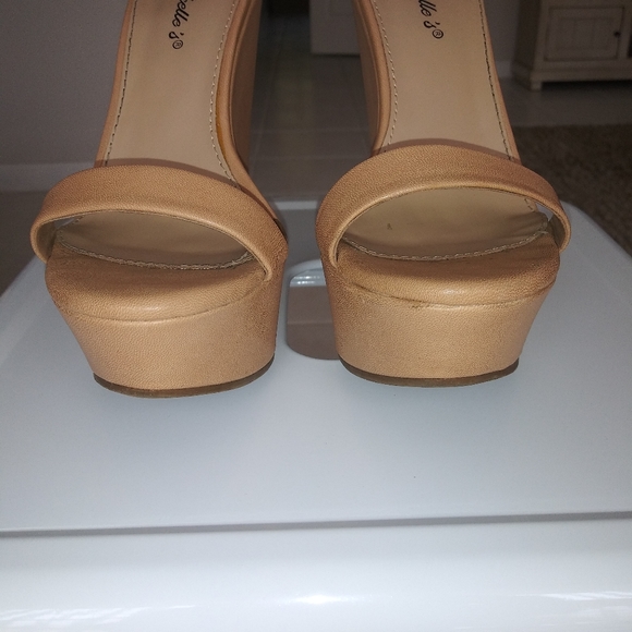 Breckelles Platform Wedges 7 Beige Pump Heels - Picture 3 of 9